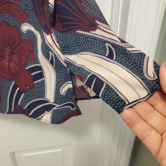 Ann TAYLOR Floral Print Long Sleeve Bell/Ruffle Size Medium - Picture 10 of 11